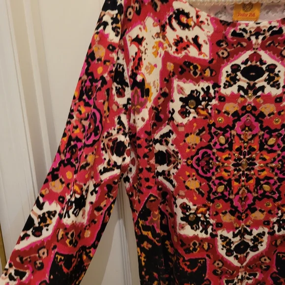 Ruby Rd. Unique top - Picture 2 of 6